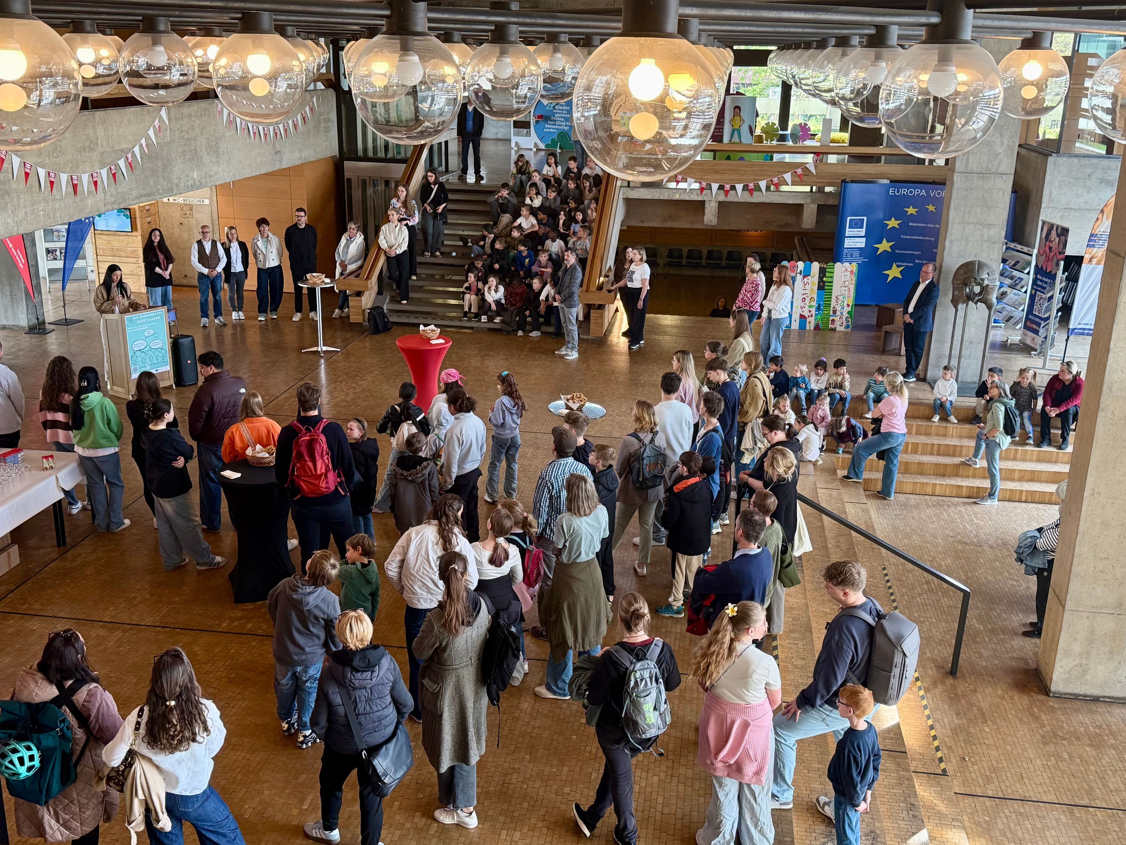 Kinderrechte-Ausstellung im Rathaus
