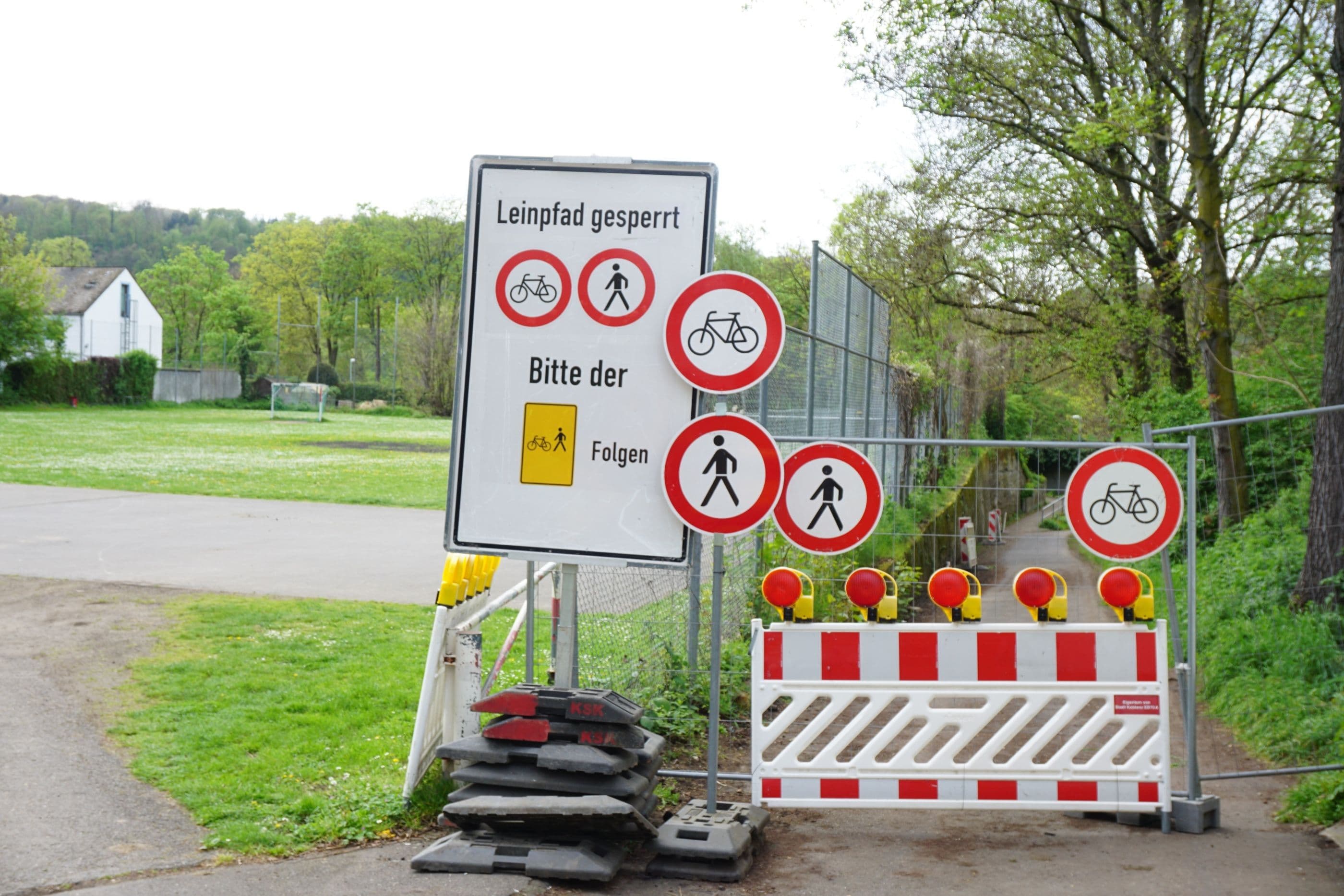 Wiesenpfad in Horchheim gesperrt wegen maroder Mauer