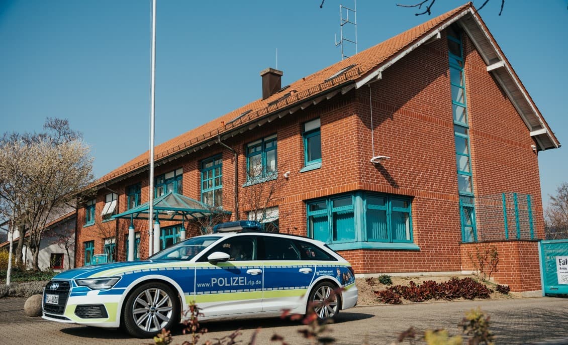POL-PDLD: Venningen - Diebstahl zweier Bronzefiguren von Friedhof - Polizei sucht Zeugen