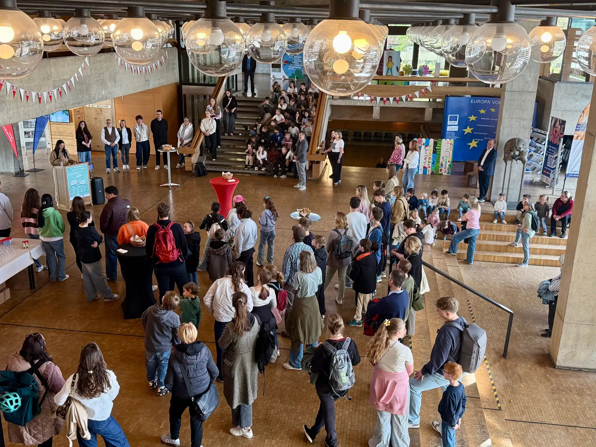 Kinderrechte-Ausstellung im Rathaus