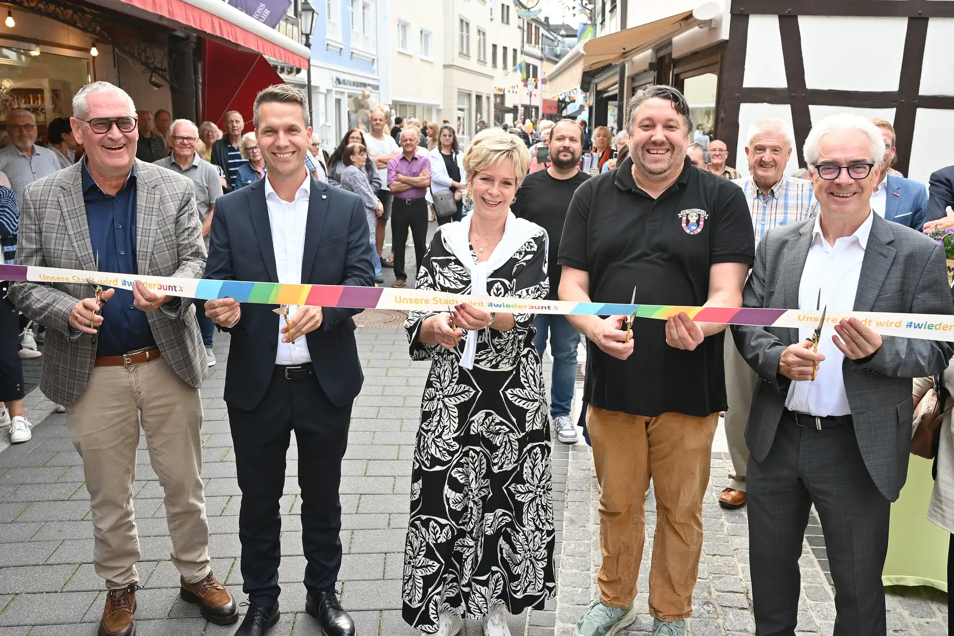Niederhutstraße Eröffnung vlnr: Peter Ropertz, Pascal Rowalt, Martina Groß (Sie eröffnete vor 50 Jahren die Fußgängerzone Niederhutstraße), Alexander Petkowski, Hermann-Josef Pelgrim