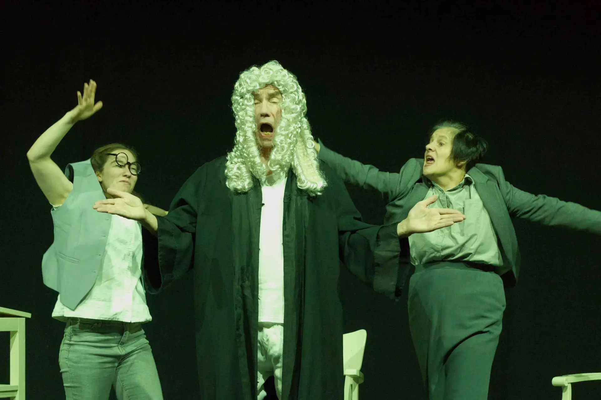 Das Chawwerusch Theater erzählt Kleists Komödie „Der zerbrochne Krug“ mit viel Tempo, feinem Humor und großer Spielfreude. (Quelle: Chawwerusch Theater) Pressemitteilung der Stadt Landau in der Pfalz. Bitte stets als