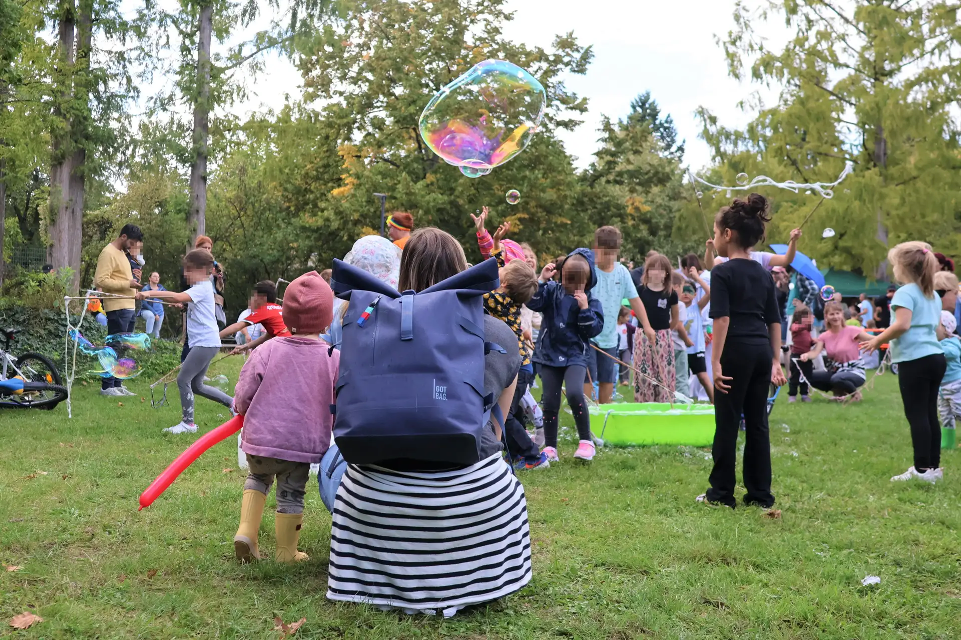 Ein buntes Programm für die ganze Nachbarschaft: Nach dem großen Erfolg im vergangenen Jahr findet auch 2026 wieder ein Fest im Thomas- Nast-Park statt. (Quelle: Stadt Landau) Pressemitteilung der Stadt Landau in der Pfalz. Bitte stets als