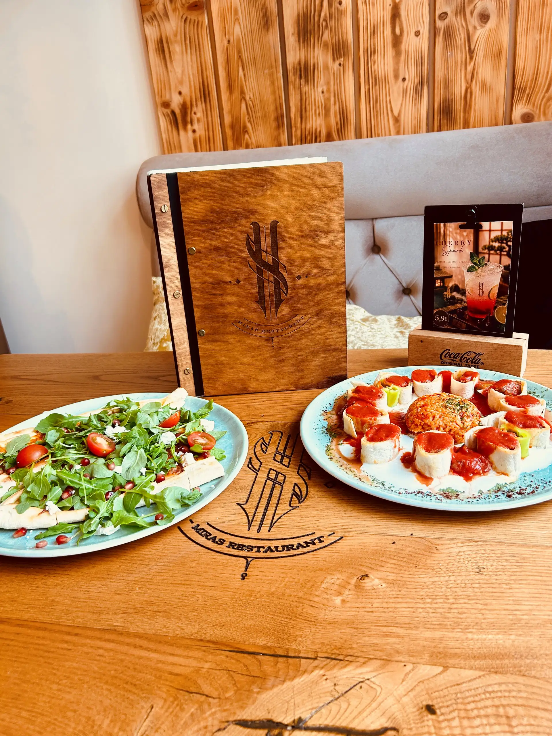 Moderne Fusion Kitchen im Restaurant Miras mit unterschiedlichen kulinarischen Einflüssen.
