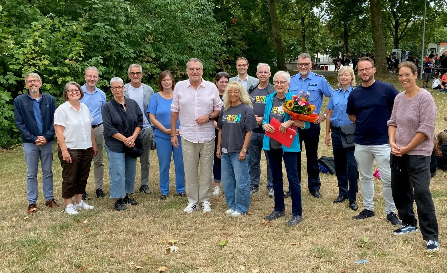 Oberbürgermeister Thomas Feser (7. v. l.) dankte beim 20. „easi“- Tag allen Beteiligten für ihr Engagement.