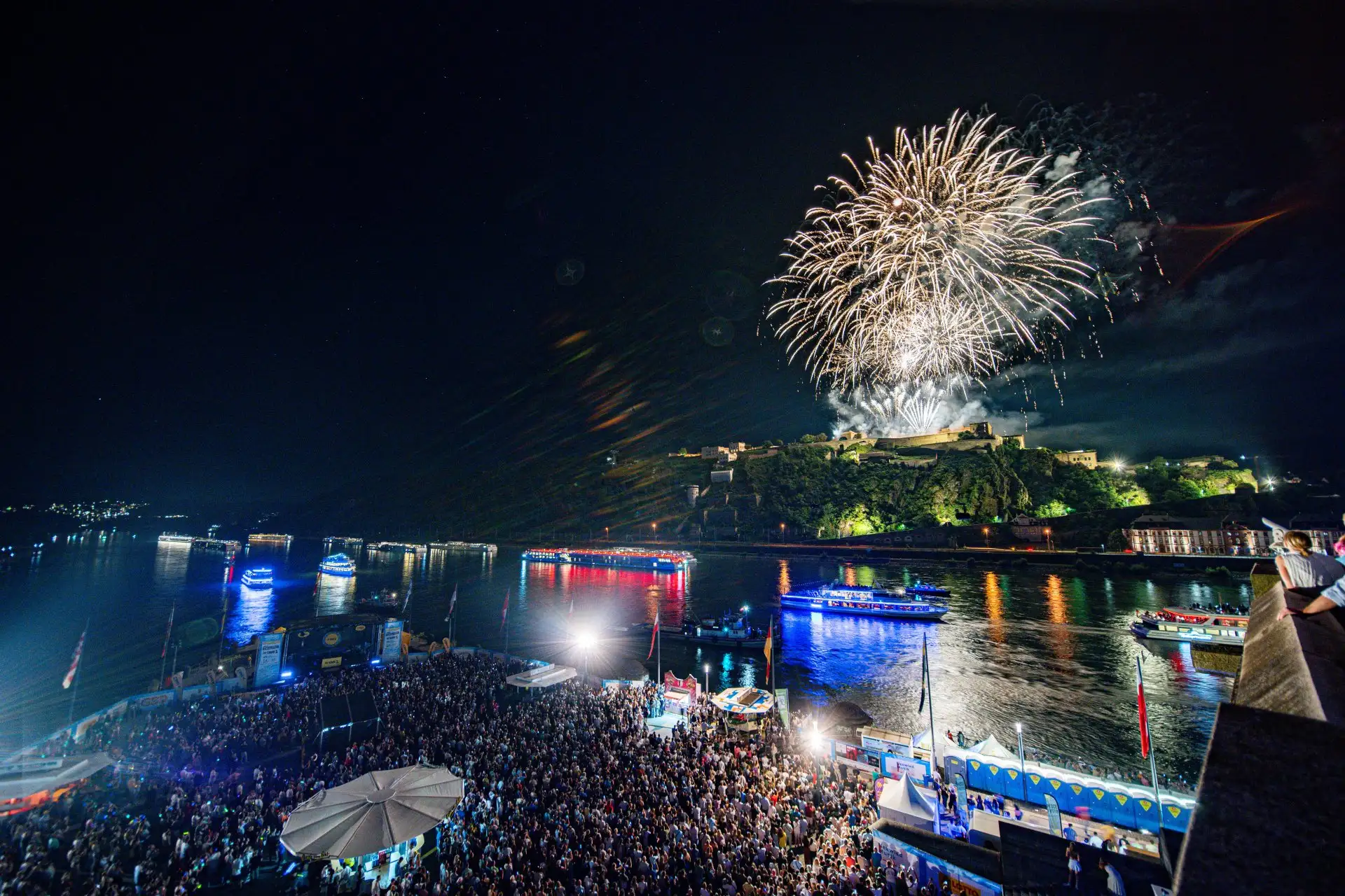 „Rhein in Flammen“ in Koblenz: Drohnenshow und Höhenfeuerwerk über Ehrenbreitstein