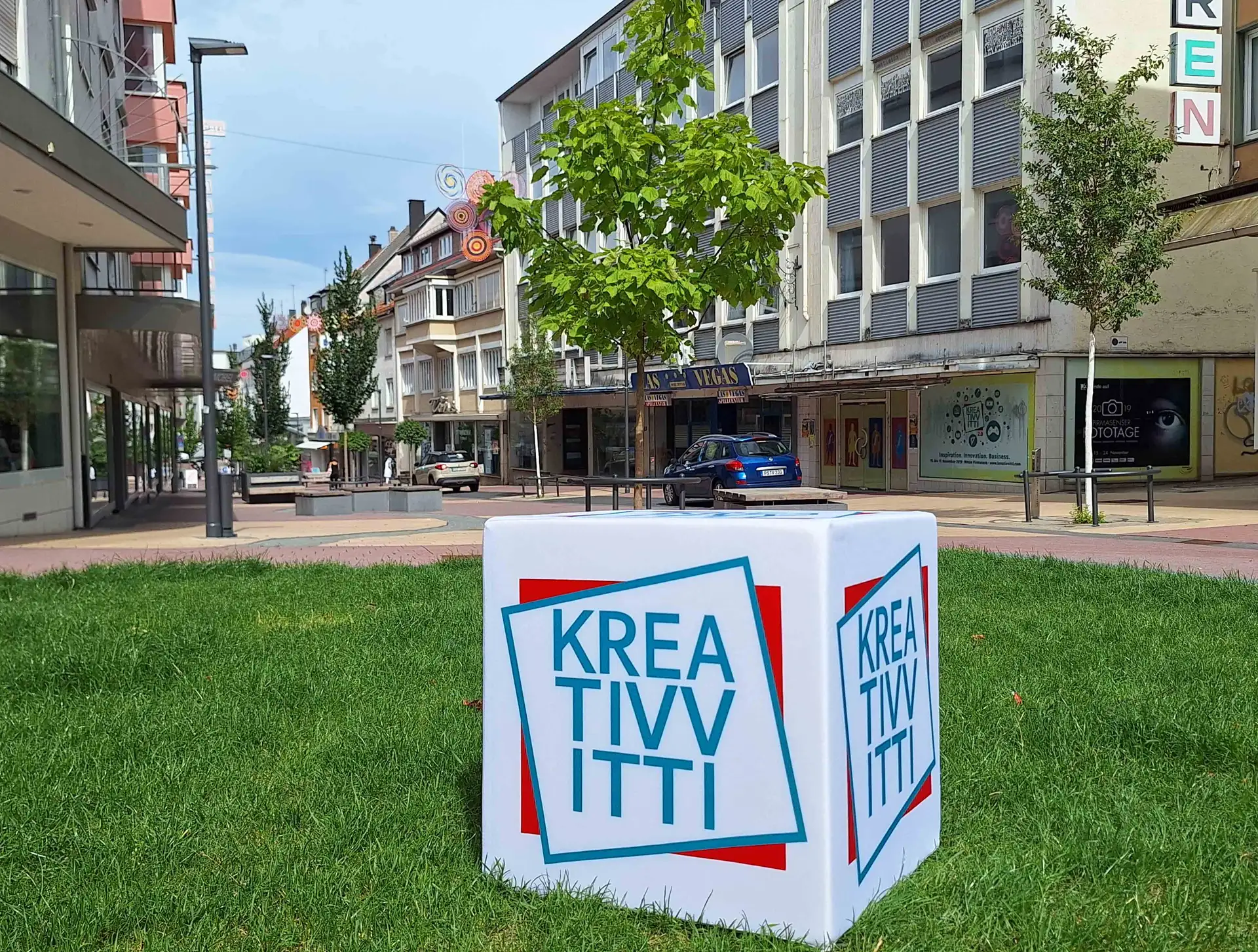 Hinter jedem Kreativitti-Würfel in der Pirmasenser Innenstadt verbirgt sich ein Angebot zum Mitmachen, Ausprobieren, Zuhören, Entdecken und Verkosten. (
