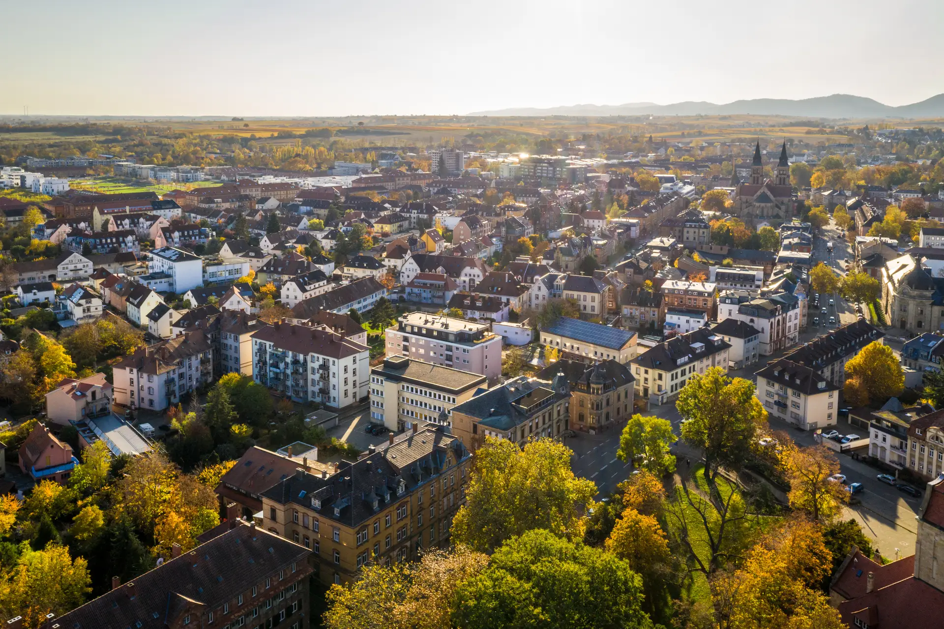 Fernwärmeausbau in der Südstadt: Erste Bereiche sind bereits angeschlossen, weitere sollen Schritt für Schritt folgen. (Quelle: Dominik Ketz Photography) Pressemitteilung der Stadt Landau in der Pfalz. Bitte stets als