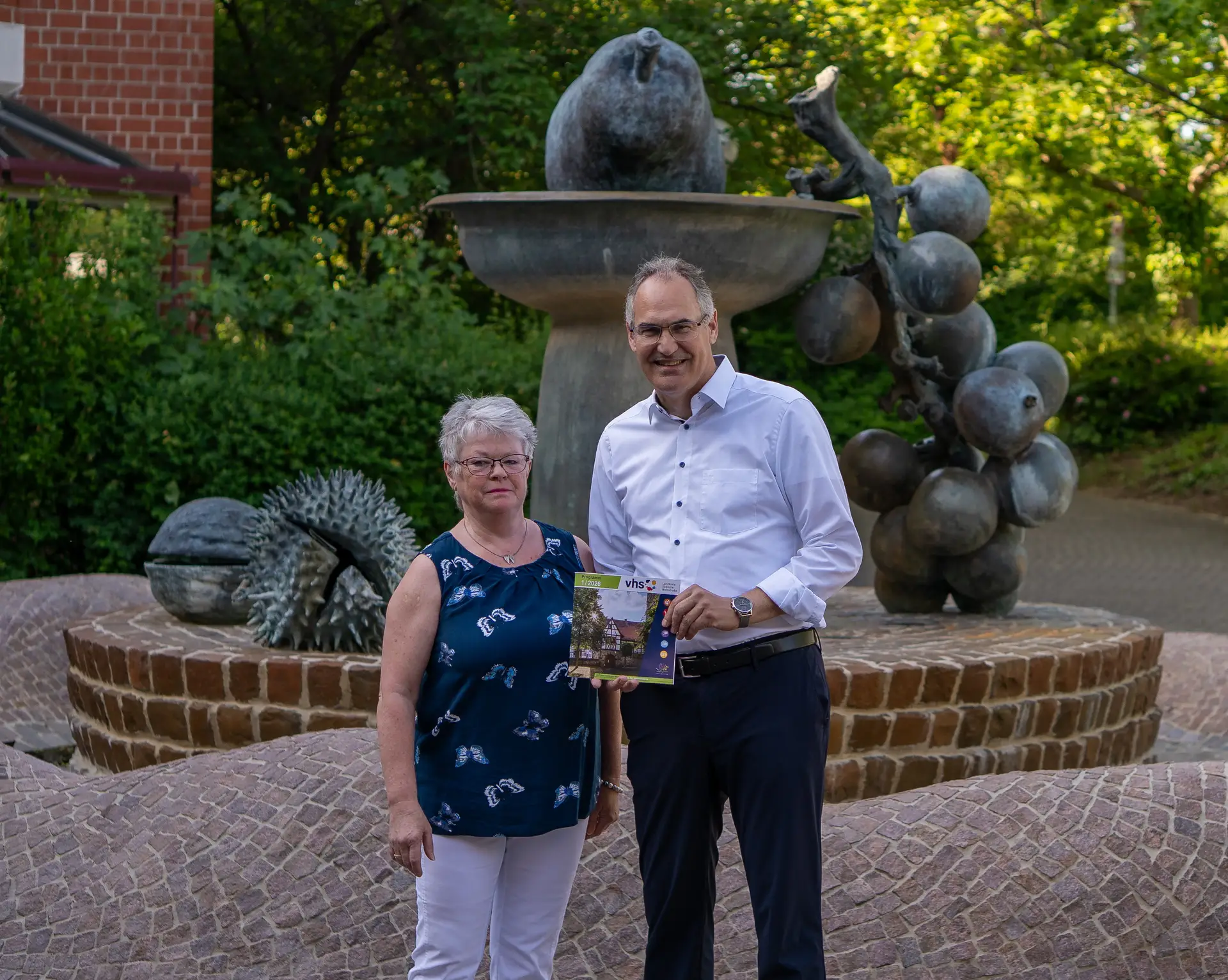 Judith Hammer und Landrat Dietmar Seefeldt.