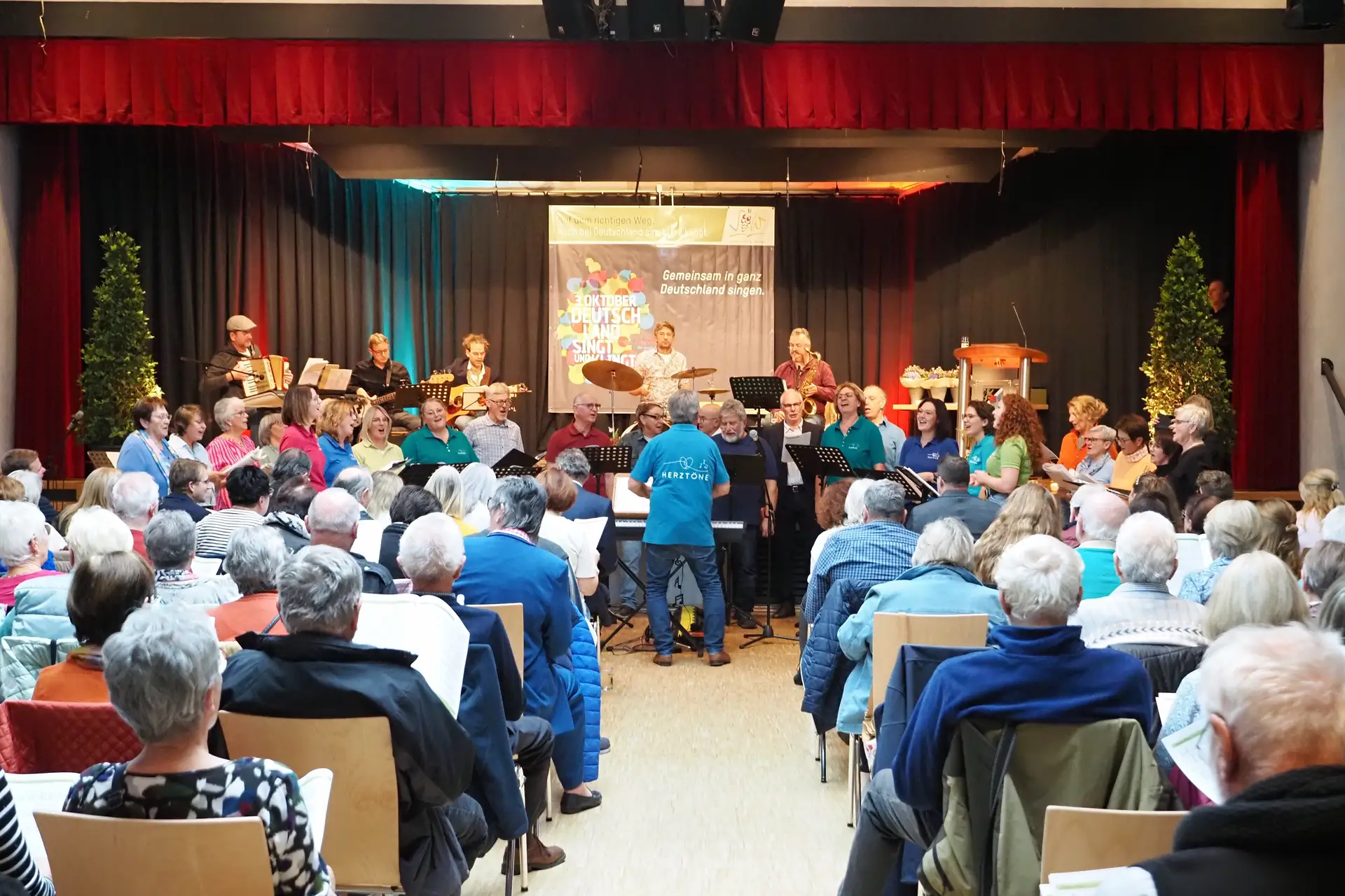 Auch dieses Jahr treffen sich am 3. Oktober Singbegeisterte zu „Deutschland singt und klingt“ – wie hier bei einer früheren Veranstaltung in Bornheim. Archiv