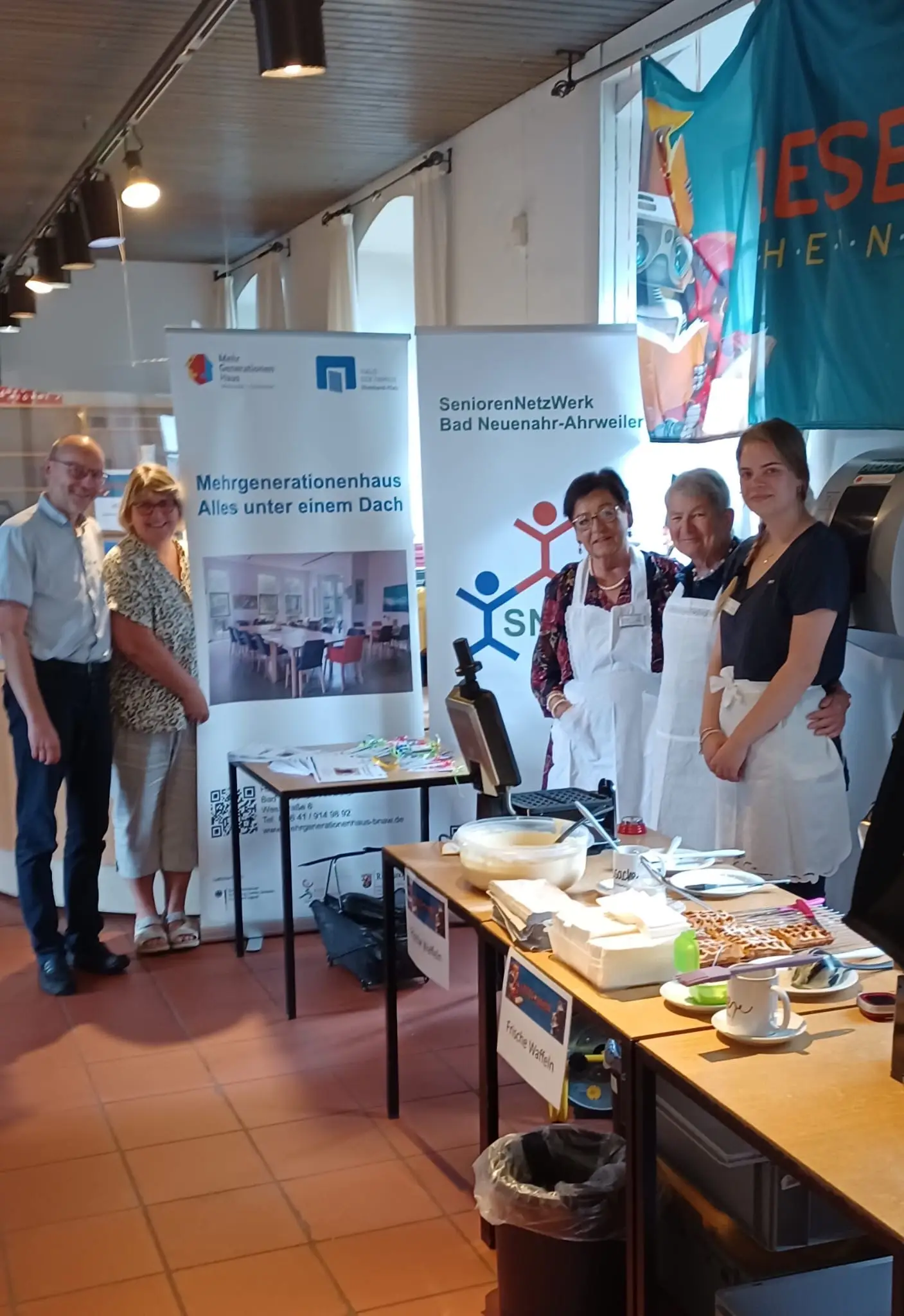 Waffeln zum Lesesommer-Abschluss in der Stadtbibliothek.
