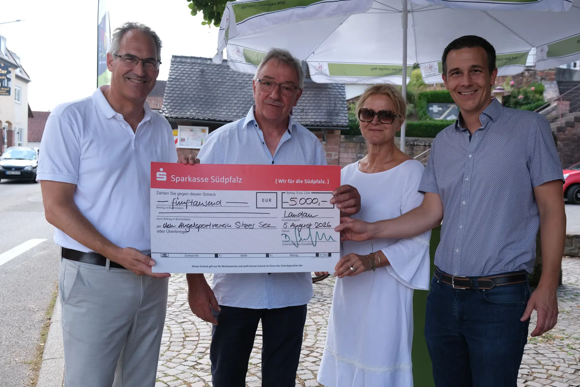 Gemeinsam für den Silzer See: Landrat Dietmar Seefeldt, Vereinsvorsitzender Peter Neumayer, Ortsbürgermeisterin Elke Mandery sowie Christian Burkhart, Bürgermeister der Verbandsgemeinde Annweiler am Trifels (von links).