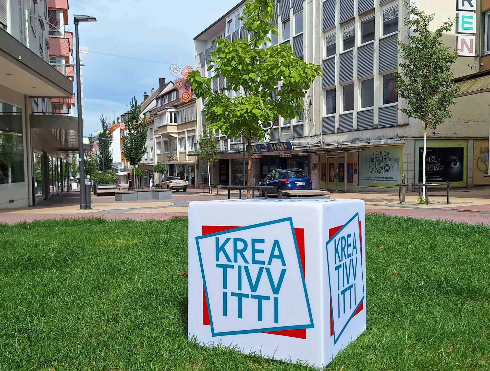 Hinter jedem Kreativitti-Würfel in der Pirmasenser Innenstadt verbirgt sich ein Angebot zum Mitmachen, Ausprobieren, Zuhören, Entdecken und Verkosten. (