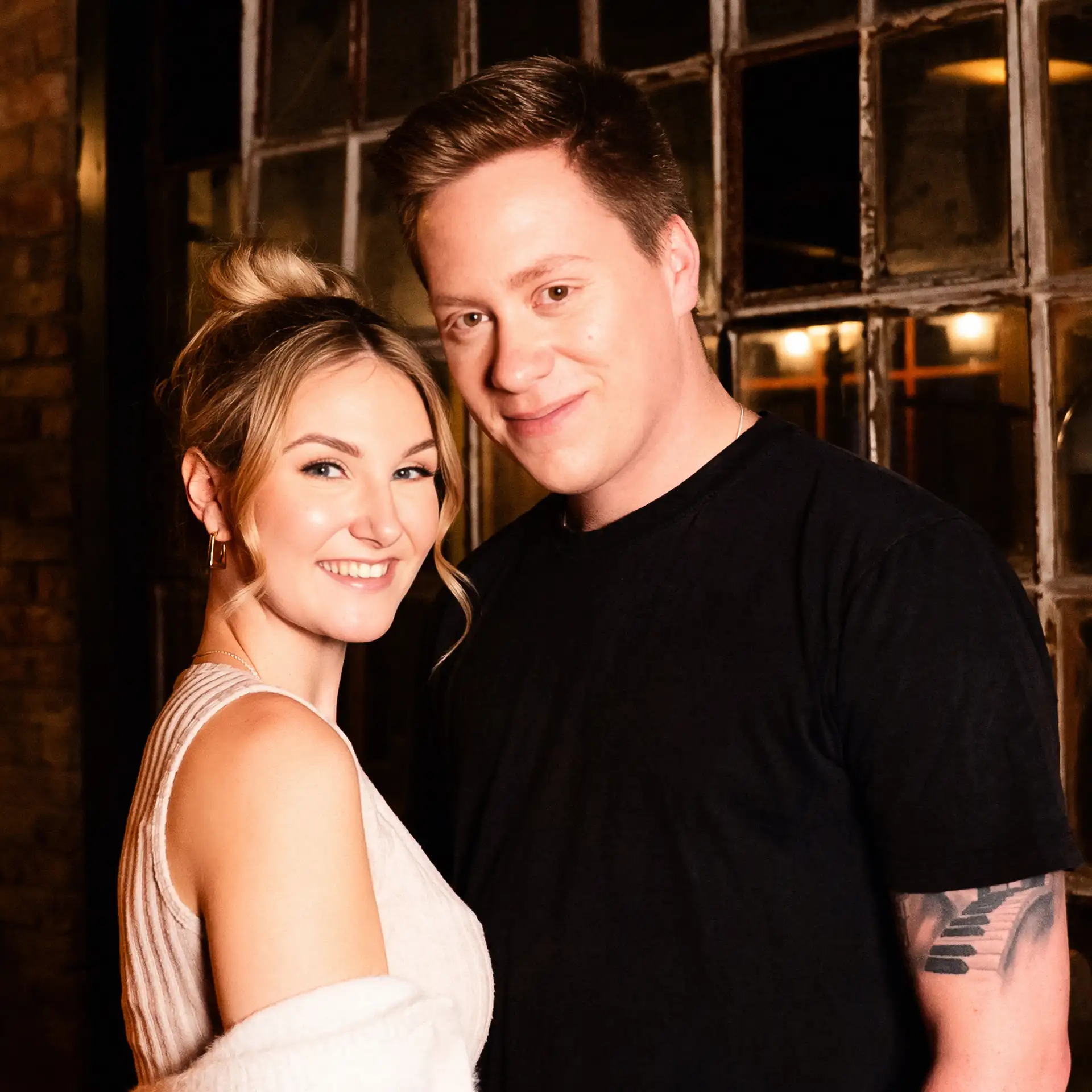 Popschlager-Duo Neonlicht: Nadine Ellrich und Julian Fiege bringen am Sonntag, 20. September, zum Finale des 133. Landauer Herbstmarkts Partylaune ins Weindorf. (Quelle: Neonlicht)